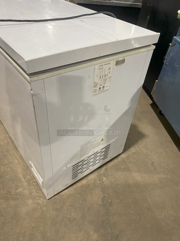 Diamond Commercial Chest Freezer! Model DCF44! 115V 1 Phase!  - Image 5 of 8