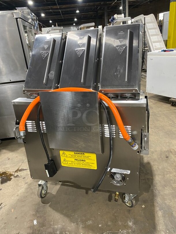 WOW! LATE MODEL! 2017 Taylor Gas Powered Planten 2-Sided Grill! With Back And Side Splashes! All Stainless Steel! On Casters! Model: L81122 SN: M7116813 - Image 4 of 12