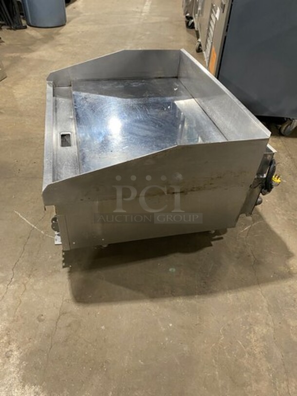 Lang Commercial Countertop Natural Gas Powered Mirror Shine Polish Top Flat Top Griddle! With Back And Side Splashes! All Stainless Steel! On Small Legs! Working When Removed!
 - Image 2 of 8