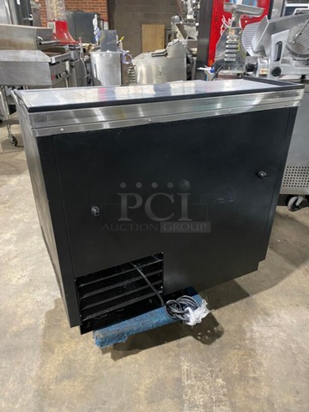 True Commercial Under The Counter Beer Bottle Cooler! With Single Sliding Stainless Steel Top Door! Model: TD3612 SN: 1467160 115V 60HZ 1 Phase - Image 4 of 7