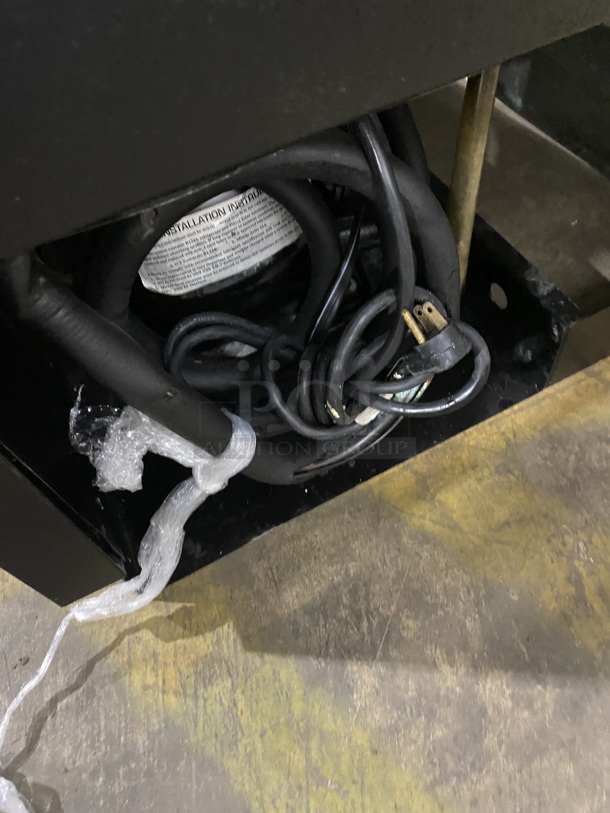 True Refrigerated 1 Top Sliding Door Beer Bottle Cooler! Model TD24-07 Serial 6527072! 115V 1 Phase!  - Image 7 of 7