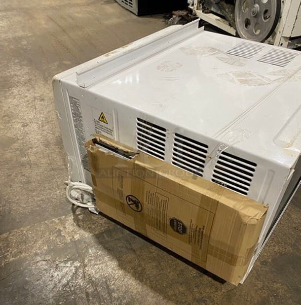 LQ Window Air Conditioner Cools 1000 Sq FT! MODEL LW1822ERSM 1PH 230/208V  - Image 4 of 7