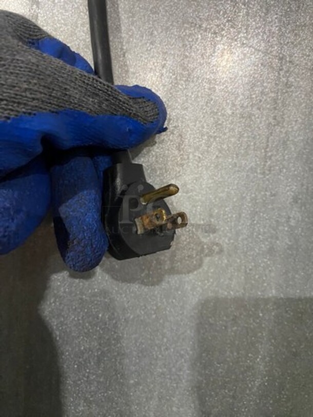Victory Commercial Single Door Reach In Freezer! All Stainless Steel! On Legs! - Image 8 of 8