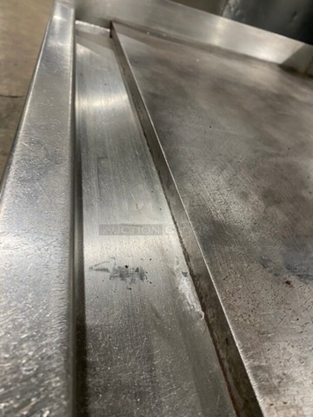 MagiKitch'n Commercial Countertop Gas Powered Flat Top Griddle! With Back And Side Splashes! All Stainless Steel! On Small Legs! - Image 6 of 9