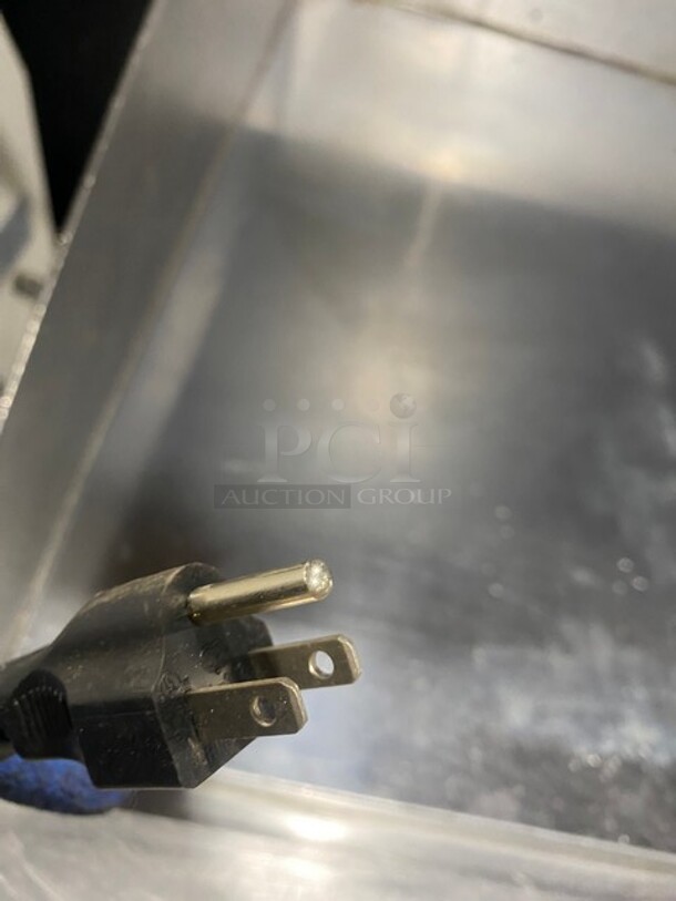 Twothousand Countertop Commercial Bread Slicer! All Stainless Steel! MODEL TTD7B 110V - Image 10 of 10