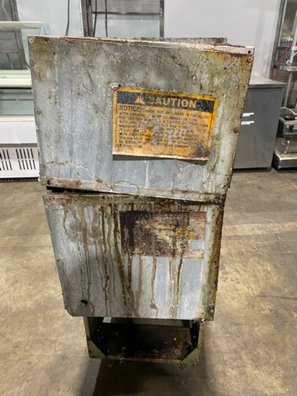 Black Diamond Commercial Natural Gas Powered Deep Fat Fryer! All Stainless Steel! On Legs! - Image 3 of 8
