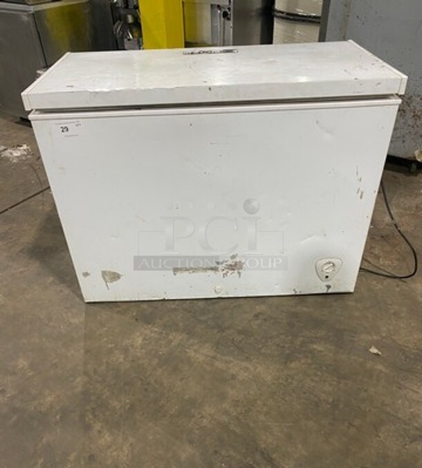 Commercial Reach Down Chest Freezer/ Cooler! With Hinged Top Lid! Model: CFCE09SW SN: 1D60190058 115V 60HZ 1 Phase - Image 1 of 8