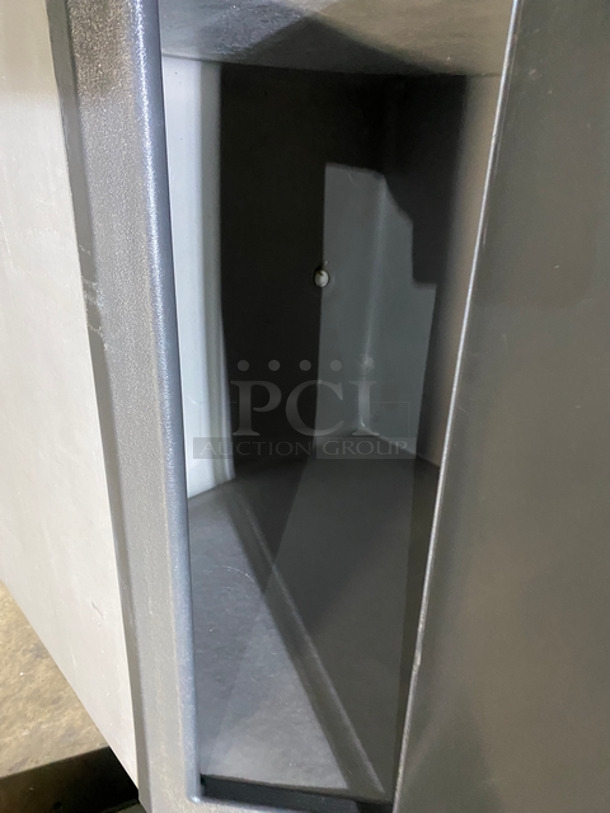 Scotsman Commercial Ice Maker Machine! With Commercial Ice Bin! All Stainless Steel! On Legs! 2x Your Bid Makes One Unit! Model: CME506WS1F SN: 65730810S 115V 60HZ 1 Phase - Image 5 of 8