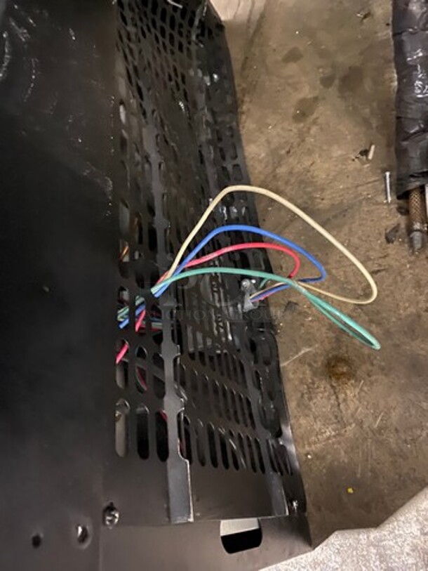 Federal Industries Commercial Refrigerated Grab-N-Go Open Case Merchandiser! Model: RSSM378SC5 SN: 171109104171 120V/208/240V 60HZ 1 Phase - Image 8 of 10