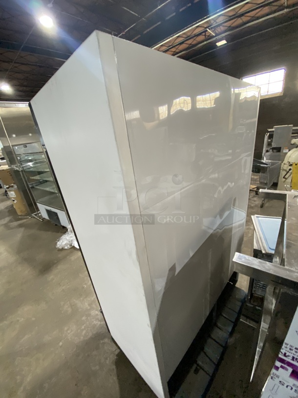 True GDM-49 ENERGY STAR Metal Commercial 2 Door Reach in Cooler Merchandiser w/ Poly Coated Racks. 115 Volts, 1 Phase. SN:7443104 1PH! - Image 4 of 8