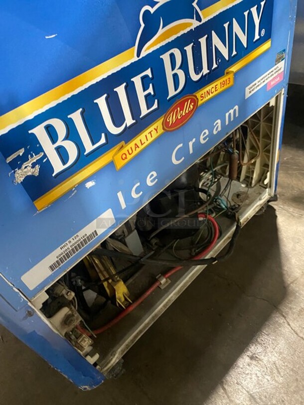 AHT Commercial Reach Down Ice Cream Chest Freezer Display! On Casters! Model: RIOS125 SN:60020500000169 120V 1PH - Image 6 of 9