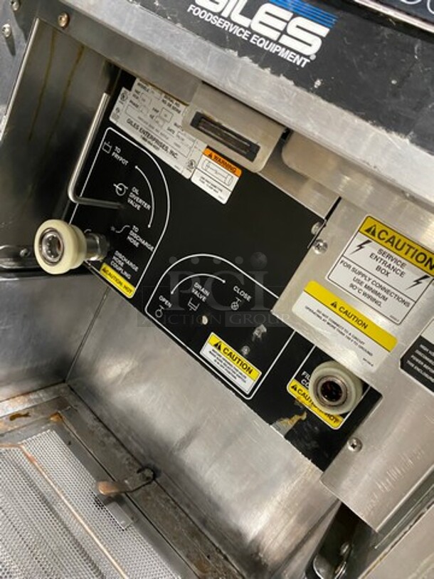 WOW! Giles Electric Powered Heavy Duty Open Fryer! With Automatic Lift And Basket! With Oil Filter System! Model: GEF400 SN: A909240817 208V 60HZ 3 Phase - Image 7 of 9