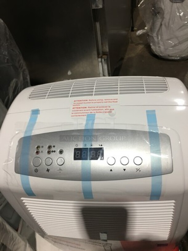 NEW! OUT OF THE BOX! SCRATCH-N-DENT! Whynter 70 Pint Portable Dehumidifier Unit! With Built In Pump! Model: RPD702WP 115V - Image 6 of 9