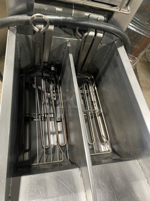 Frymaster Commercial Electric Powered Split Bay Deep Fat Fryer! With Metal Frying Baskets! All Stainless Steel! On Casters! Model: RE1142SE SN: 1508NA0057 208V 60HZ 3 Phase - Image 6 of 11