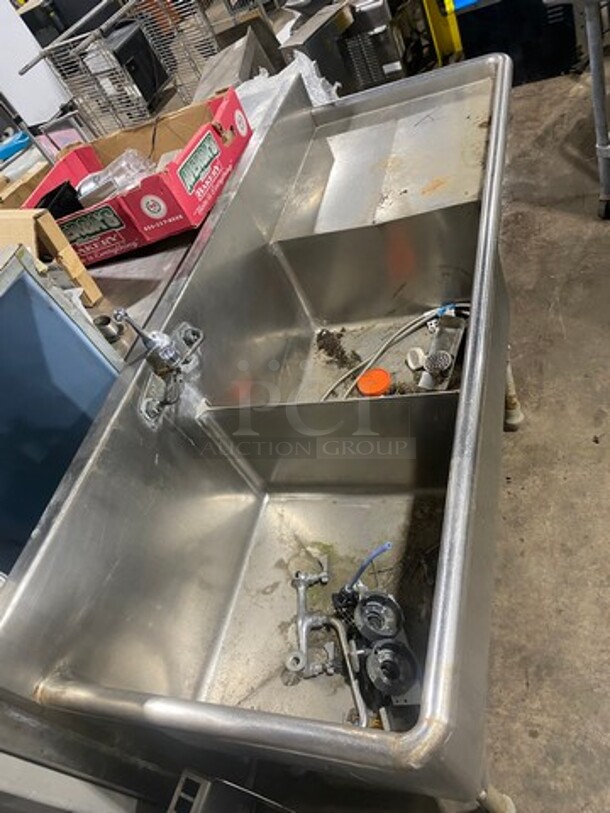 Commercial Single Compartment Dish Washing Sink! With Single Side Drain Board! With Back Splash! All Stainless Steel! On Legs! - Image 5 of 9