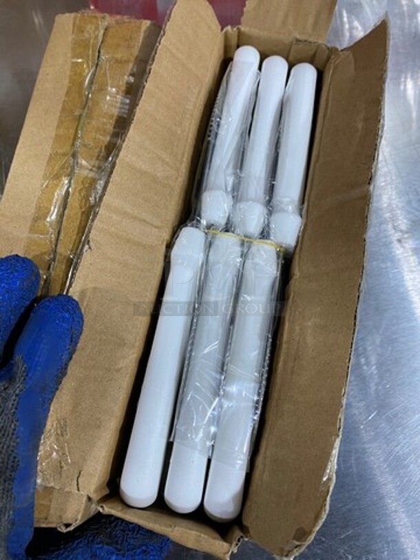 NEW! IN THE BOX! Condiment Spreader Knife! With White Poly Handle! 2x Your Bid! - Image 2 of 5