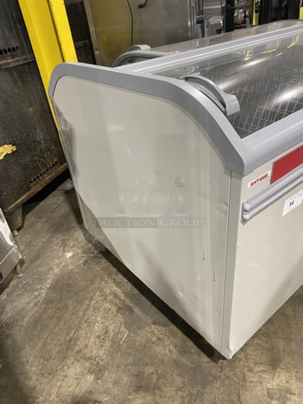 2016 AHT Chest Freezer Merchandiser! Model Manhattan210VS Serial 34990700000059! 110-120V 1Phase! With Baskets! One Glass Dor Missing! On Legs!  - Image 4 of 10