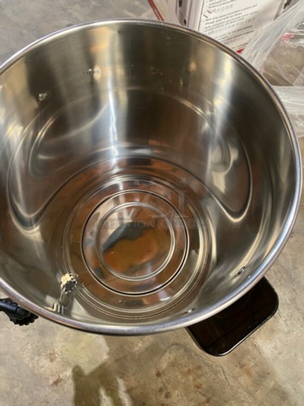 NEW! IN THE BOX! Adcraft Commercial Countertop Water Boiler/ Hot Water Dispenser! 40 Cup Capacity! Stainless Steel! Model: WB40 120V - Image 8 of 11