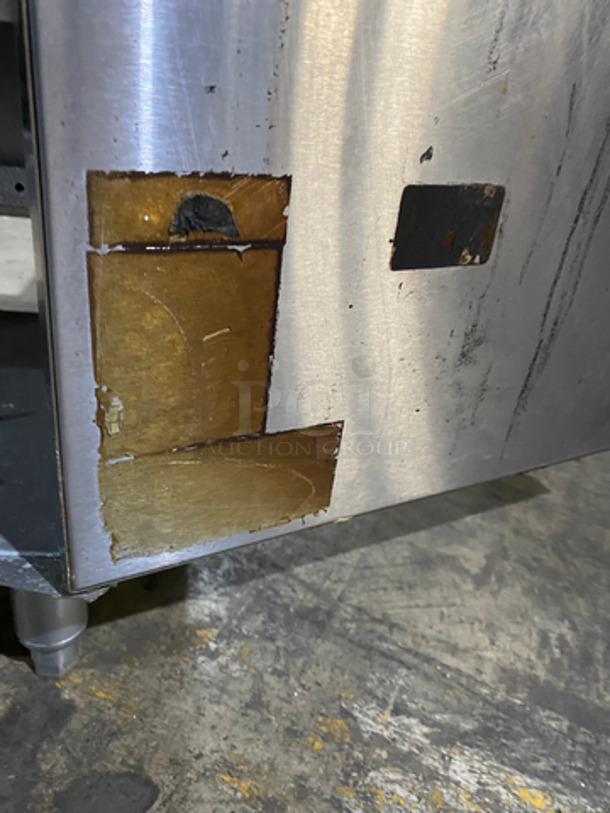 Pitco Commercial Natural Gas Powered Deep Fat Fryer! All Stainless Steel! On Legs! - Image 7 of 8