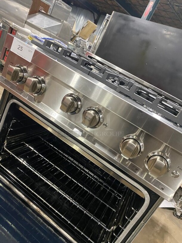 Zline Commercial Gas Powered 4 Burner Stove! With Oven Underneath! Stainless Steel! On Legs! MODEL RG30 SN: RG30GE2205022602 120V - Image 7 of 10