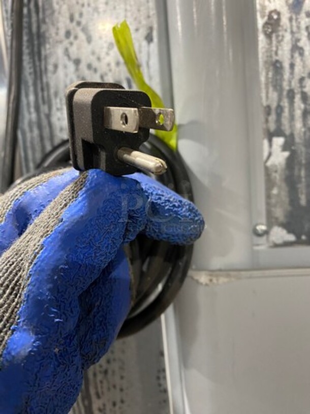 LATE MODEL! 2017 Atosa Commercial Single Door Reach-In Freezer! With Poly Coated Racks! Solid Stainless Steel! On Casters! Model: MBF8001 SN: MBF8001AUS100317110800C40024 115V 60HZ 1 Phase - Image 10 of 11