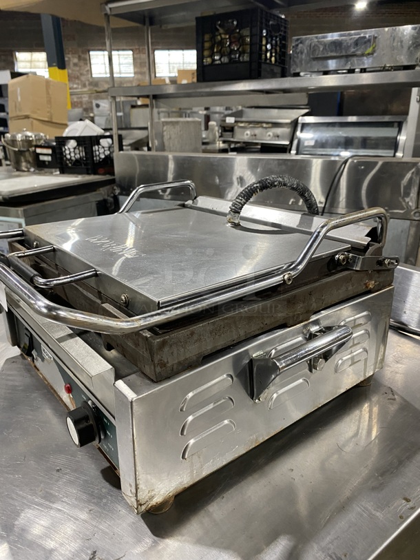 Waring Commercial Countertop Panini/Sandwich Grill! All Stainless Steel! Model: WFG250! 120V! - Image 2 of 8