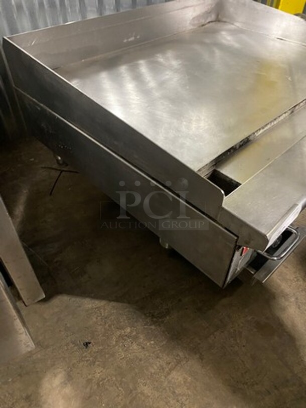 Vulcan Hart Commercial Countertop Gas Powered Flat Top Griddle! With Back And Side Splashes! All Stainless Steel! On Legs! Model: 36RRG SN: 650059108 - Image 4 of 11
