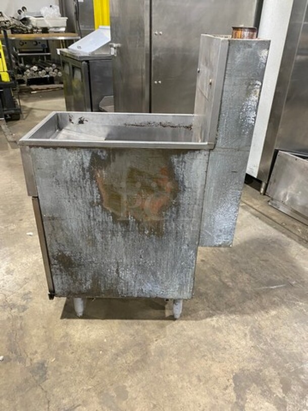 2016 Pitco Commercial Natural Gas Powered 40 LBS Deep Fat Fryer! With BacK Splash! Stainless Steel! On Legs! MODEL 40D SN:G16KC0297  - Image 3 of 8