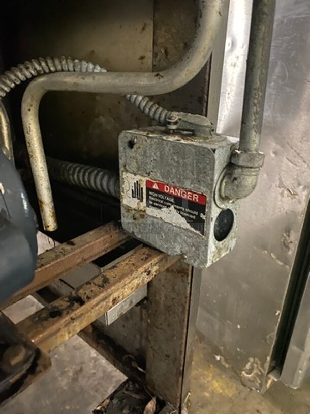 BKI Commercial Electric Powered Pressure Fryer! With Frying Basket! All Stainless Steel! On Casters! Model: FKMFC 208V 60HZ 3 Phase - Image 10 of 10