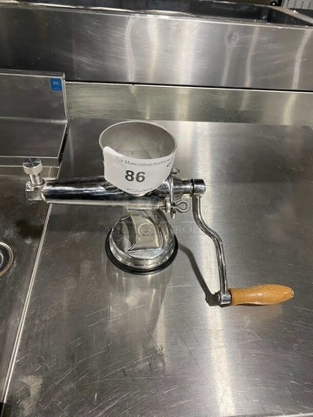 Vevor Commercial Countertop Manual Meat Grinder! - Image 1 of 6