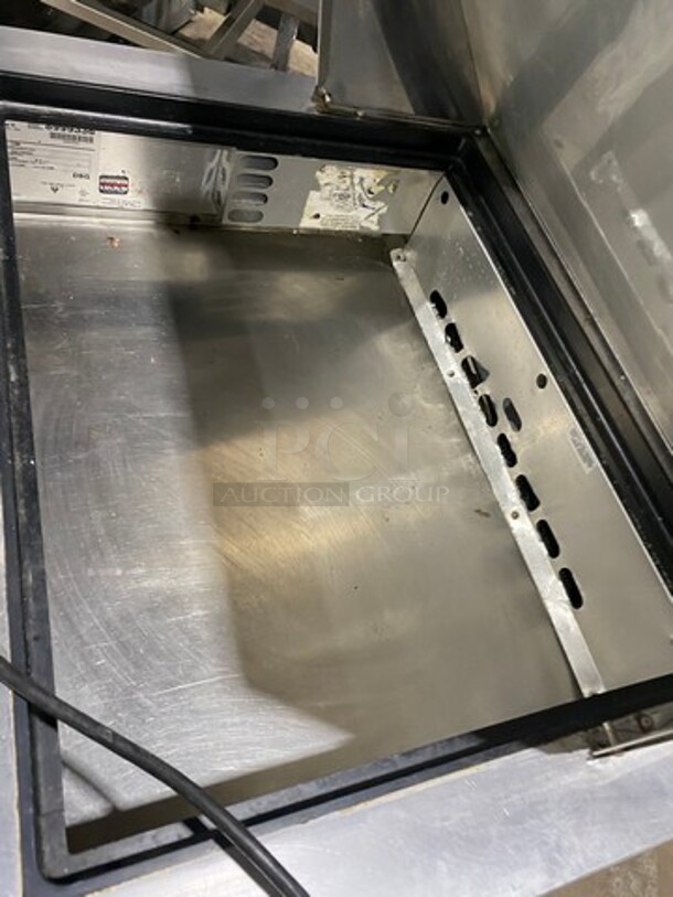 NICE! TRUE Refrigerated Commercial Sandwich Prep Table/Station! Model TFP-32-12M 115V/60Hz/1 Phase  - Image 5 of 6