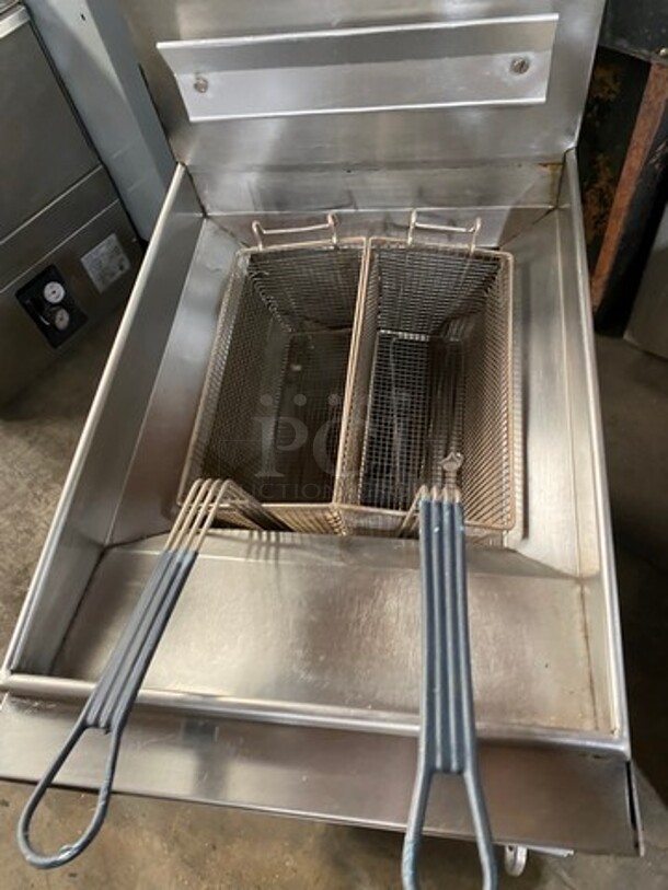 Frymaster Commercial Natural Gas Powered Deep Fat Fryer! With 2 Frying Baskets! With Backsplash! All Stainless Steel! On Legs! Model: MJ36G2TSSPD SN: 67D1815BU - Image 5 of 9