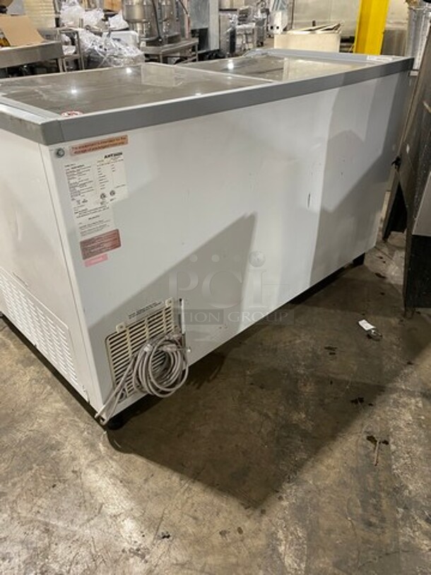AHT Commercial Reach Down Chest Freezer Display Merchandiser! Model: PARIS145 SN: 40990900000076 110/120V 60HZ 1 Phase - Image 3 of 9