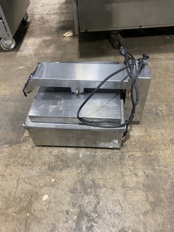 Vollrath Commercial Countertop Panini/Sandwich Grill! All Stainless Steel! Press With Flat Surface! - Image 3 of 7