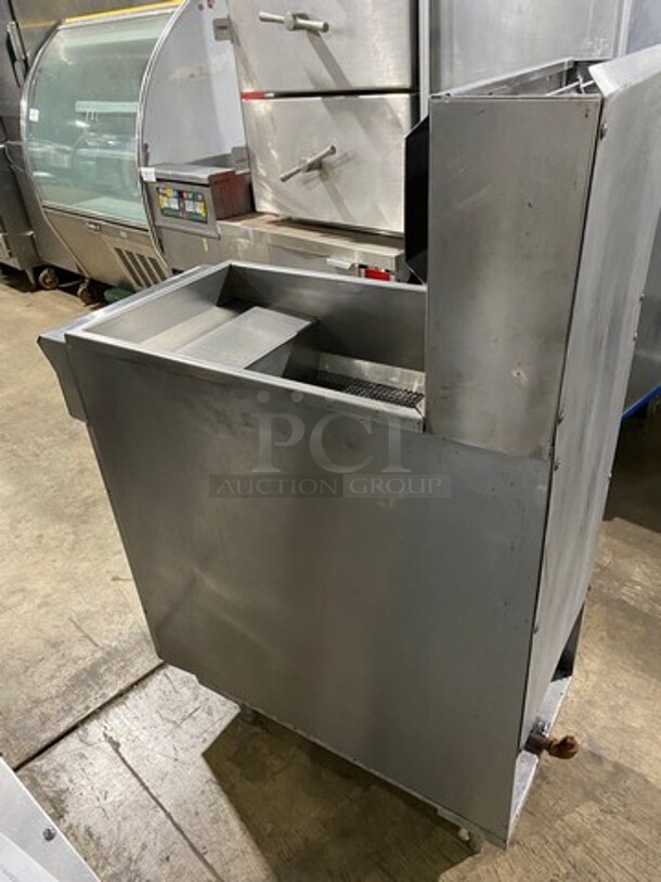 DCS Commercial Natural Gas Powered Deep Fat Fryer! All Stainless Steel! On Legs! - Image 4 of 7