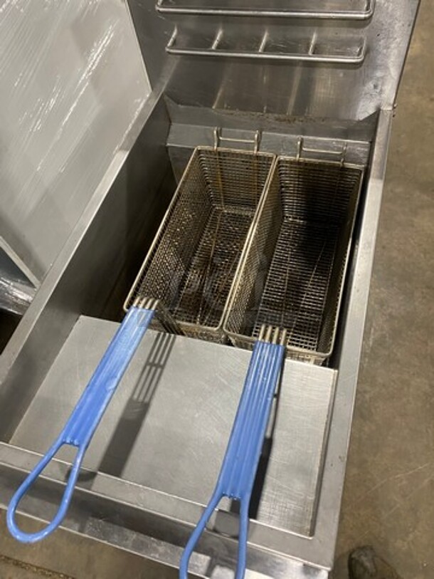 Atosa Commercial Natural Gas Powered Deep Fat Fryer! With 2 Metal Frying Baskets! All Stainless Steel! On Legs! - Image 5 of 9