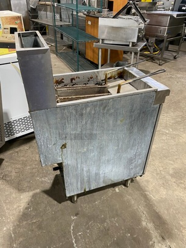 Commercial Natural Gas Powered Deep Fat Fryer! With 2 Metal Frying Baskets! All Stainless Steel! On Legs! - Image 3 of 9