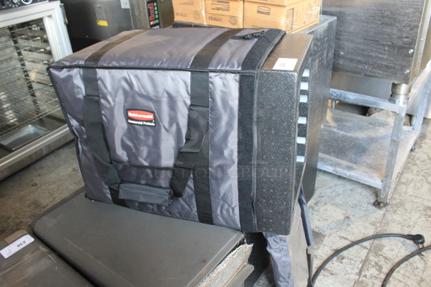 BRAND NEW! Rubbermaid Pro Serve Insulated Food Carrying Bags w/ Black Insert.  - Image 1 of 5