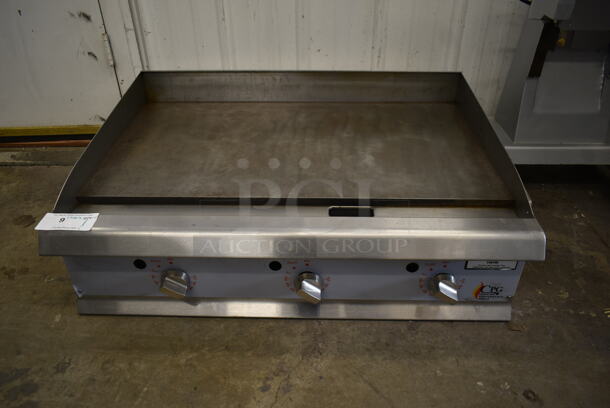 Cooking Performance Group CPG Stainless Steel Commercial Countertop Natural Gas Powered Flat Top Griddle w/ Thermostatic Controls w/ 4 Gas Hoses.