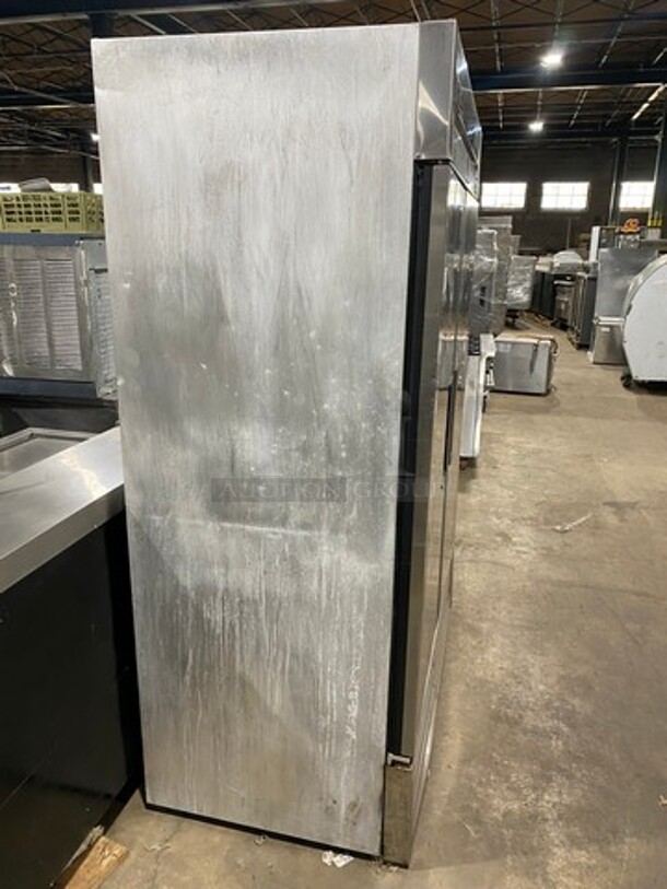 True Commercial 2 Door Reach In Cooler! Poly Coated Racks! All Stainless Steel! Model: T49 SN: 6950022 115V 60HZ 1 Phase - Image 3 of 10