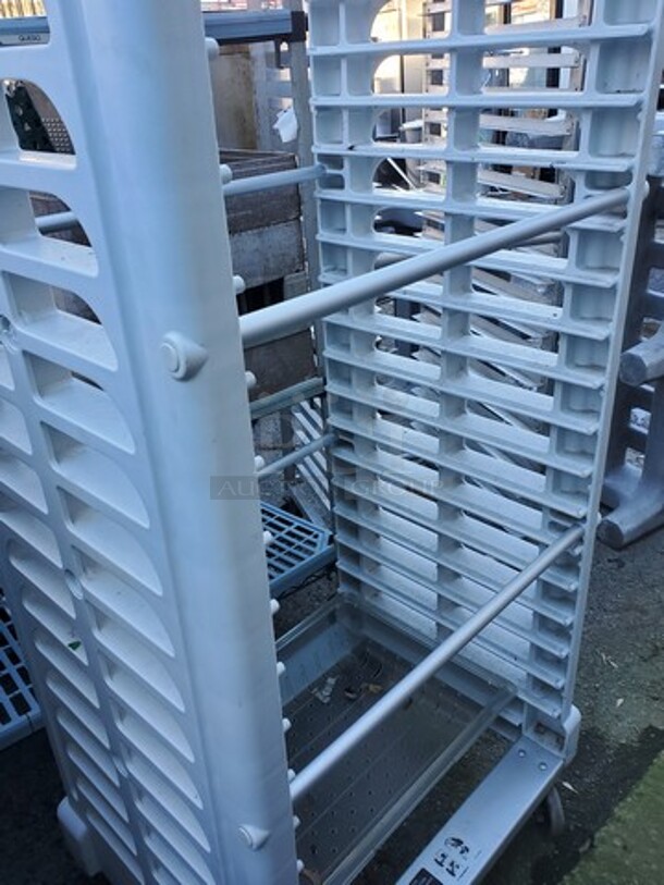 Rubbermaid cooling rack  - Image 5 of 8