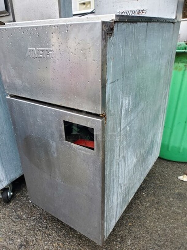 ANETS Natural Gas Floor Model Fryer!! 15X30X34  - Image 2 of 5