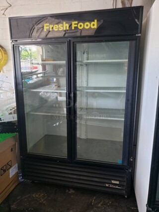 True GDM-49-HC~TSL01 Two Section Display Refrigerator w/ Swing Doors! Great Working Condition!

Serial Number: 9853696
Color: Black
*No Casters