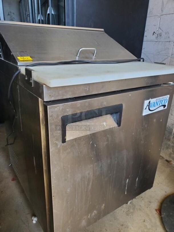 Avantco APT-27-HC 27" 1 Door Refrigerated Sandwich Prep Table, Working! - Image 6 of 6