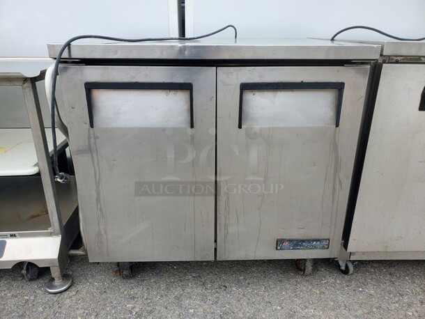 True TUC-36| 36" Undercounter Refrigerator - 2 Door 115V| 36"W X 30"D X 36"H| (Running but not cooling) - Image 3 of 4
