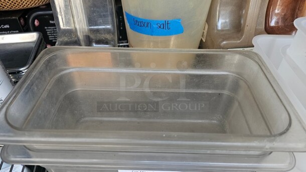 Lot of 5 Miscellaneous Plastic Food Pans *No Lids* - Image 1 of 2