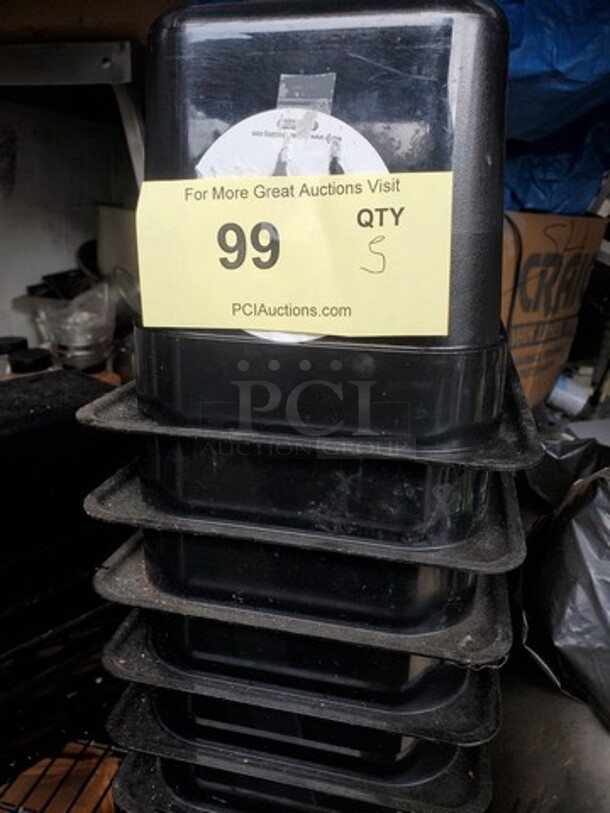 Lot of 5 Plastic Food Storage Containers - Image 1 of 2