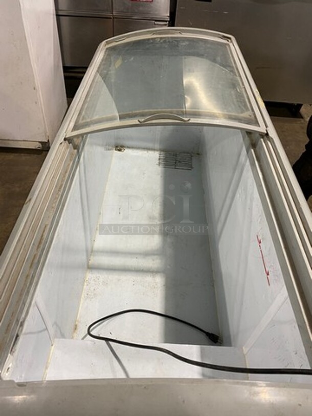 Commercial Reach Down Chest Freezer Display Case Merchandiser! Model: SD575 115V 60HZ 1 Phase - Image 9 of 9