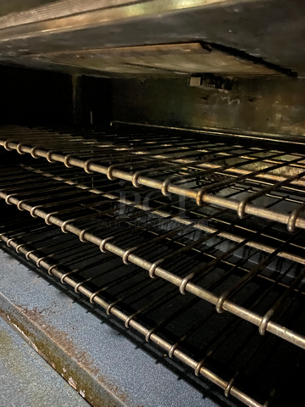 Viking Professional Gas Powered 6 Burner Stove! With Full Size Oven Underneath! With Metal Oven Racks! All Stainless Steel! - Image 8 of 10