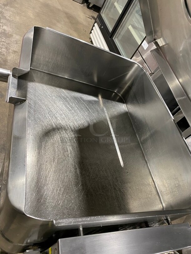Groen Commercial Natural Gas Powered Skillet/Braising Pan! All Stainless Steel! On Casters! - Image 5 of 9